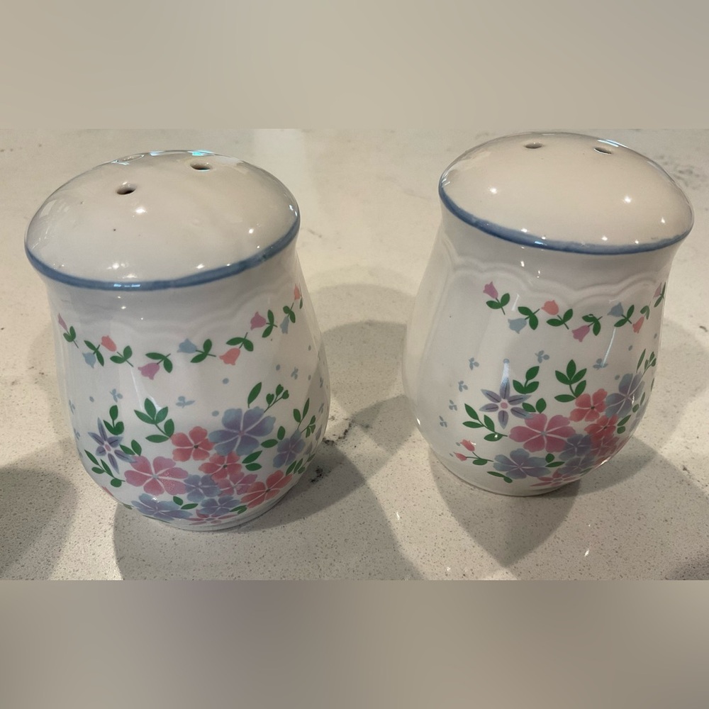 VGT. Mount Clemens Pottery from Japan Floral Fantasy Lovely Set Good Condition